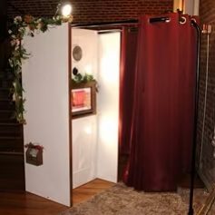 Holiday & Christmas photo booth